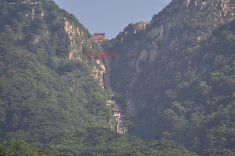 泰山看日出变“看厕所”？网友：景区服务堪忧，游客安全谁来保障？
