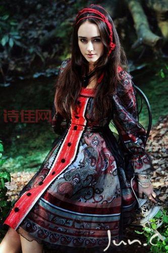 巴西14岁嫩模：天使面孔，魔鬼身材，谁才是真正的梦幻少女？