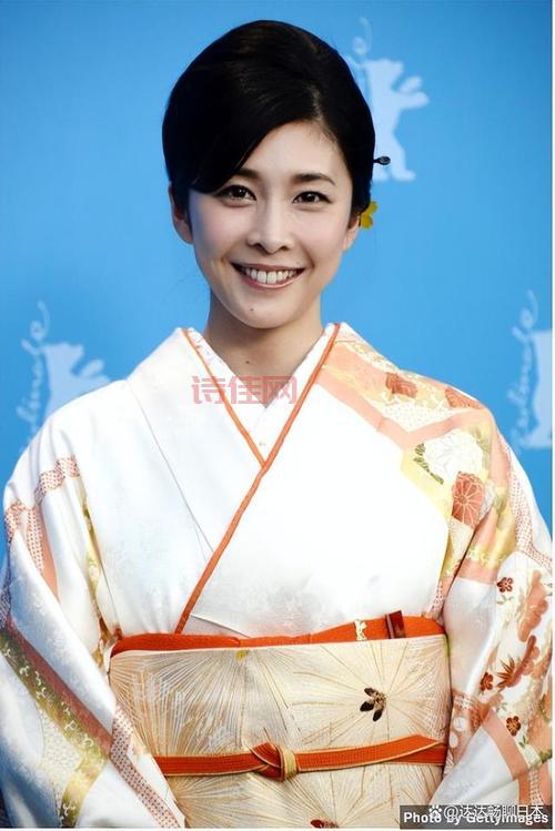 女演员竹内结子去世年仅40岁，疑因自杀警方介入调查