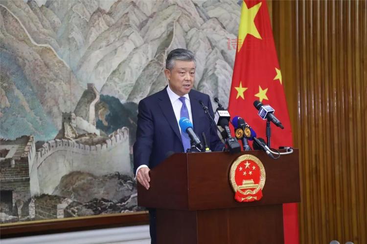 英国改变对中国旅客入境规定遭批评