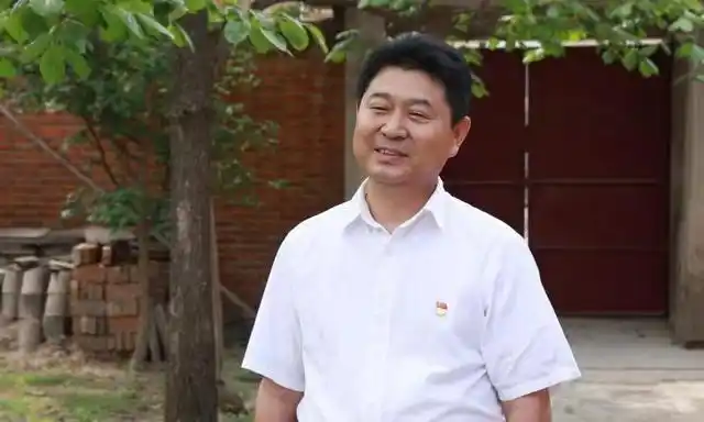 临近退休却选择扎根贫困村，帮扶期满乡亲们集体签名挽留他