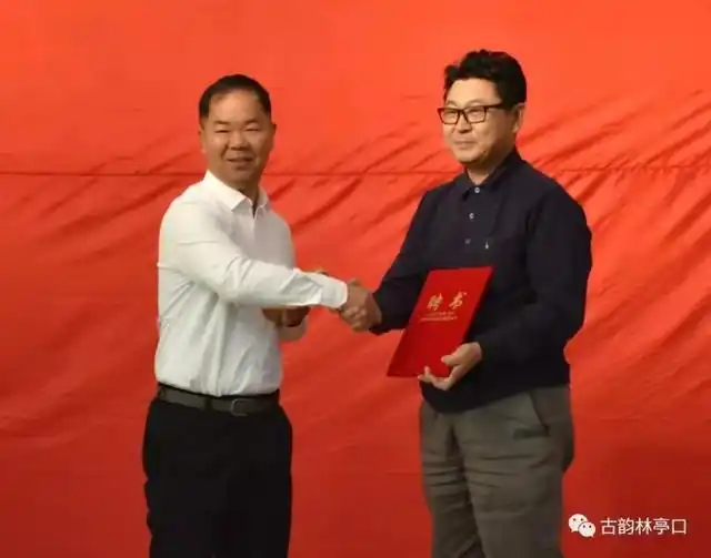 临近退休却选择扎根贫困村，帮扶期满乡亲们集体签名挽留他