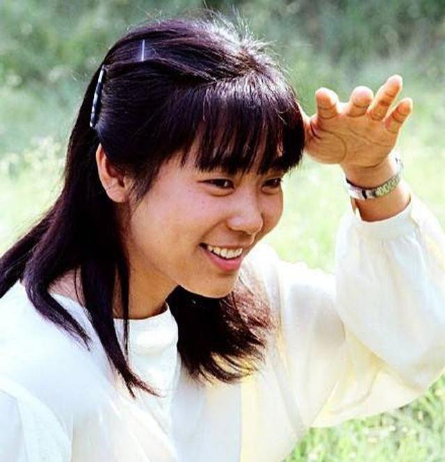 中国女排“五冠王”梁艳，退役后嫁普通丈夫，女儿是清华博士