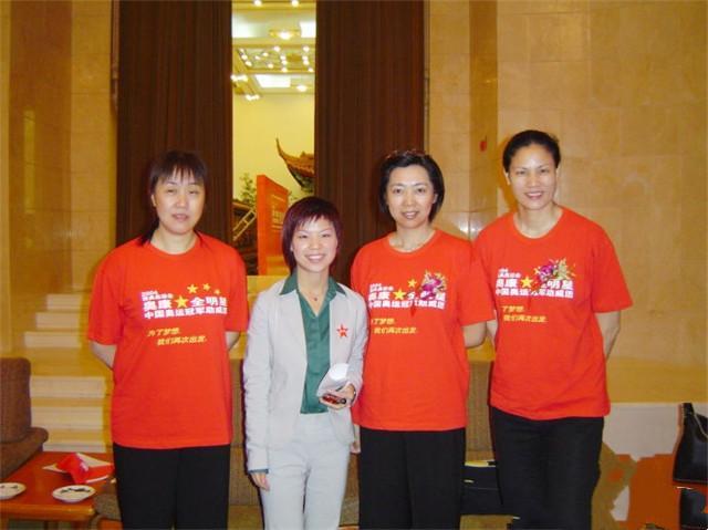 中国女排“五冠王”梁艳，退役后嫁普通丈夫，女儿是清华博士