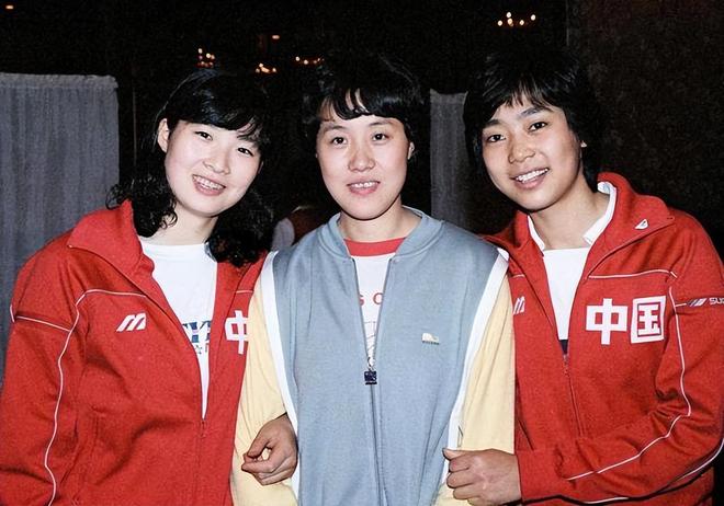 中国女排“五冠王”梁艳，退役后嫁普通丈夫，女儿是清华博士