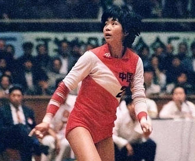中国女排“五冠王”梁艳，退役后嫁普通丈夫，女儿是清华博士