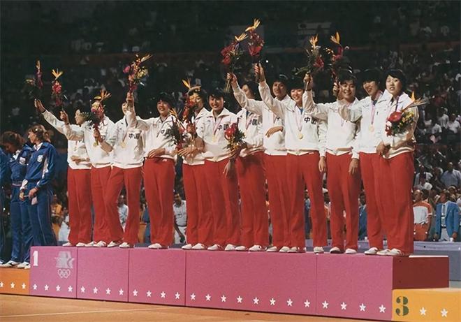 中国女排“五冠王”梁艳，退役后嫁普通丈夫，女儿是清华博士