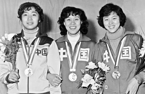 “五冠王”梁艳：退役后经商身家过亿，不嫁豪门嫁球迷，恩爱35年