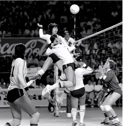“五冠王”梁艳：退役后经商身家过亿，不嫁豪门嫁球迷，恩爱35年