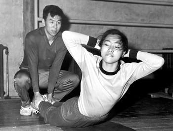 “五冠王”梁艳：退役后经商身家过亿，不嫁豪门嫁球迷，恩爱35年
