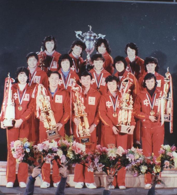 “五冠王”梁艳：退役后经商身家过亿，不嫁豪门嫁球迷，恩爱35年
