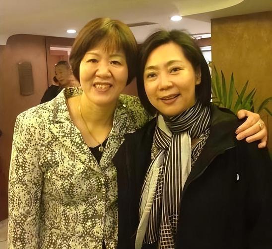 “五冠王”梁艳：退役后经商身家过亿，不嫁豪门嫁球迷，恩爱35年