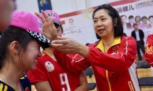 “五冠王”梁艳：退役后经商身家过亿，不嫁豪门嫁球迷，恩爱35年