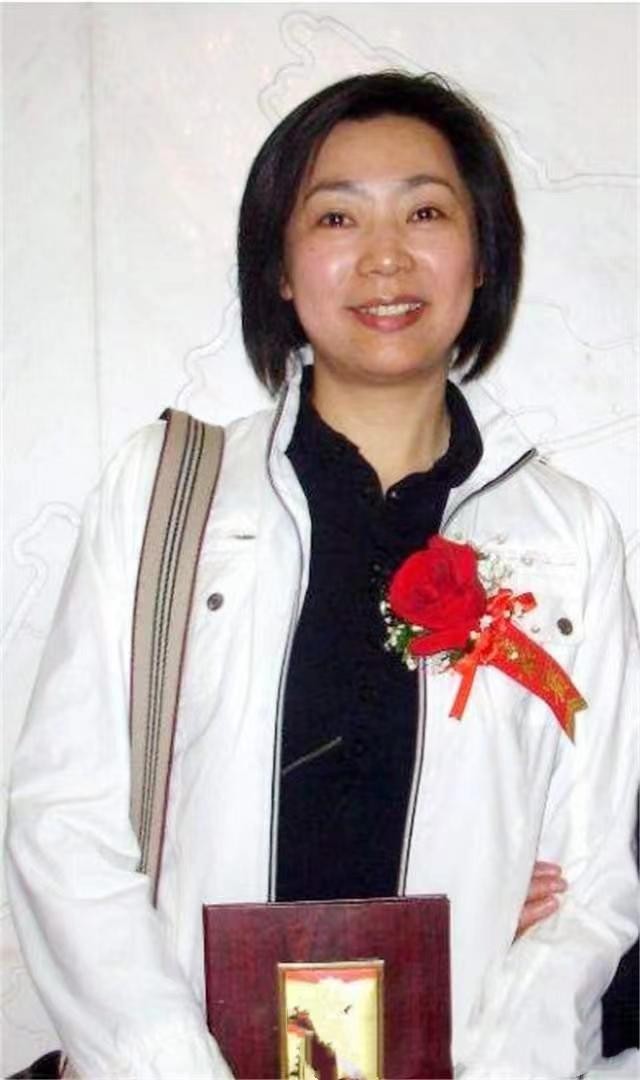 “五冠王”梁艳：退役后经商身家过亿，不嫁豪门嫁球迷，恩爱35年