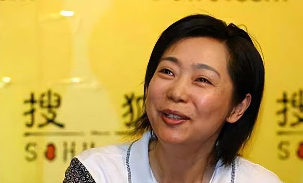 “五冠王”梁艳：退役后经商身家过亿，不嫁豪门嫁球迷，恩爱35年
