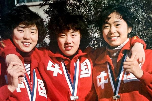 “五冠王”梁艳：退役后经商身家过亿，不嫁豪门嫁球迷，恩爱35年