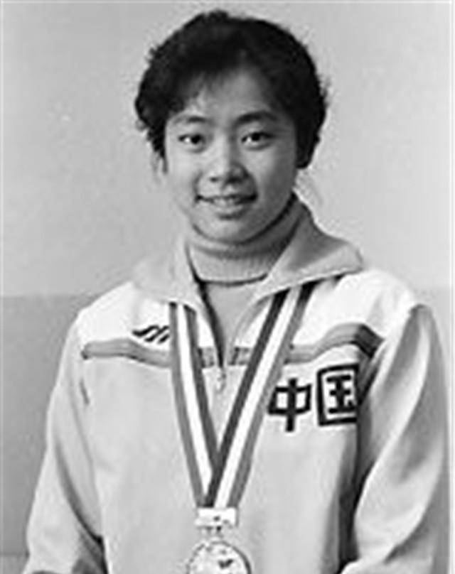 女排“五连冠”梁艳：当老板身家过亿，嫁给球迷丈夫，女儿入清华