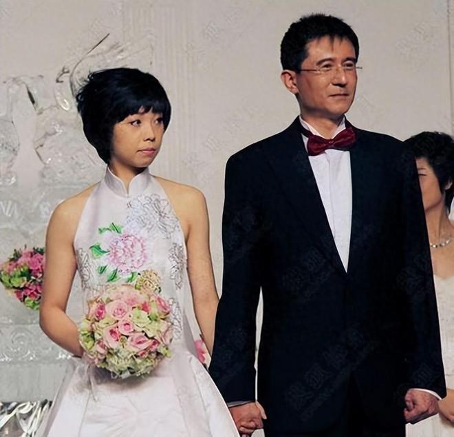 女排唯一5连冠梁艳：退役后经商嫁球迷丈夫，女儿考进清华博士