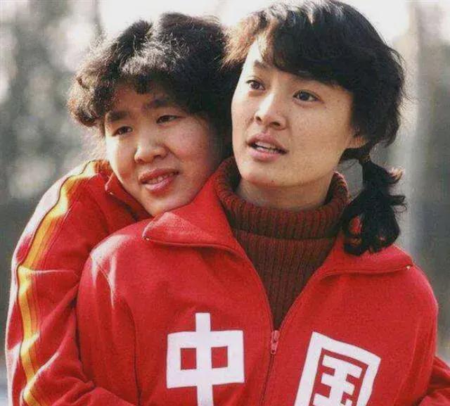 女排唯一5连冠梁艳：退役后经商嫁球迷丈夫，女儿考进清华博士