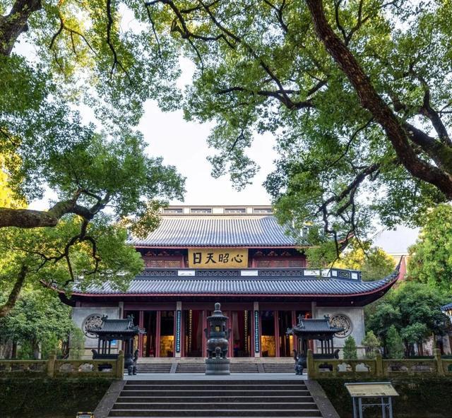 我是嘉兴人，去了趟江苏靖江，不吹不黑，靖江比网上评价的还要好