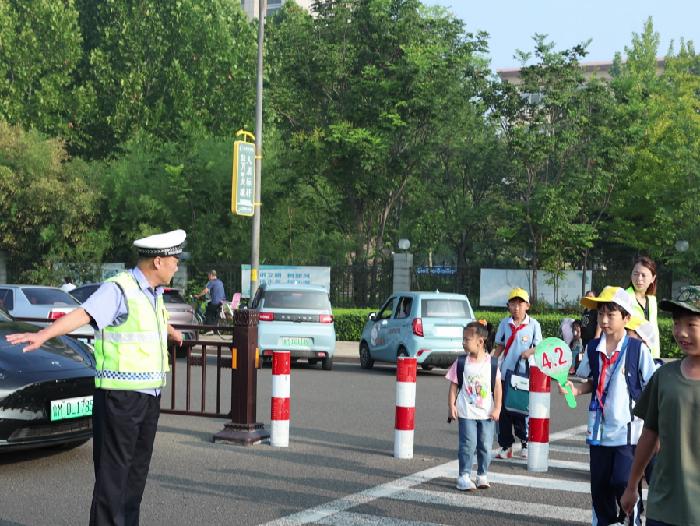 博兴60岁老交警尹洪军：退休在即，坚守一线不褪色