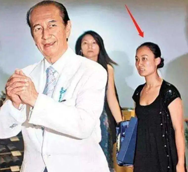 她堪称“最成功女护工”，照顾何鸿燊获赠1亿，被辞后嫁给初恋男友