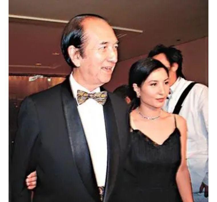 她堪称“最成功女护工”，照顾何鸿燊获赠1亿，被辞后嫁给初恋男友