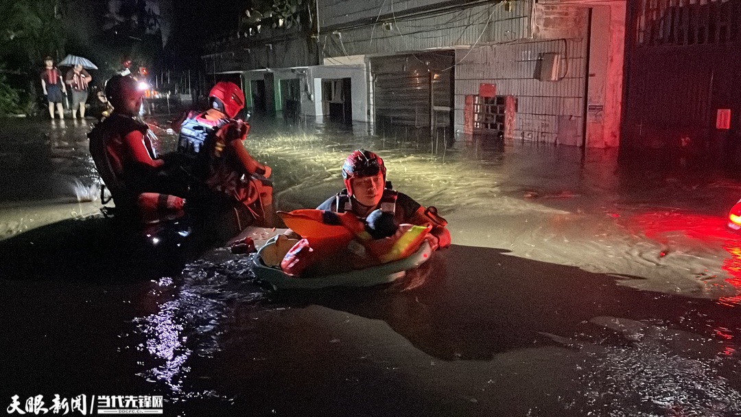习水：消防昼夜奋战抗洪救灾一线 成功营救转移80人