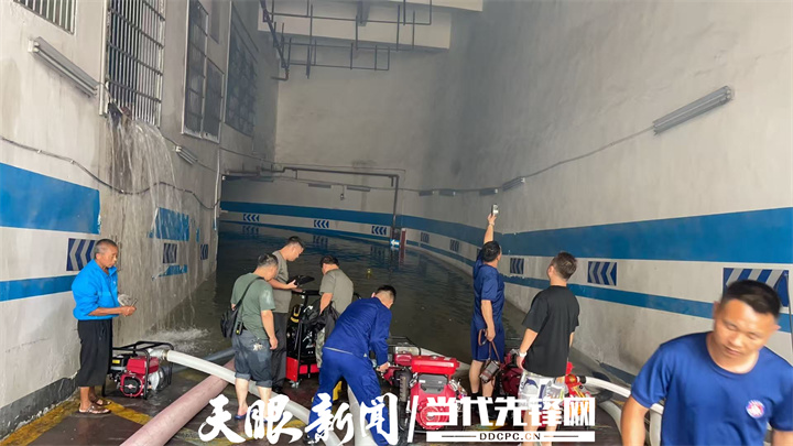 习水：干群同心重建家园