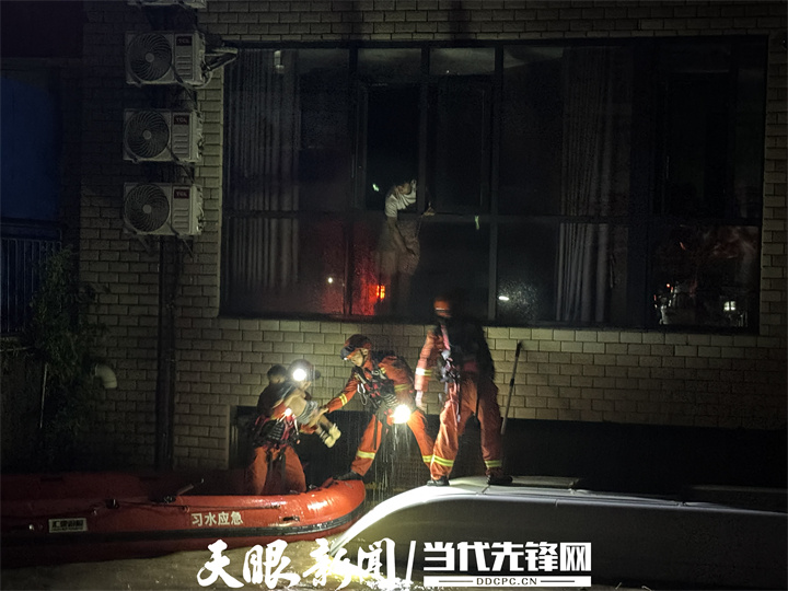 习水：干群同心重建家园