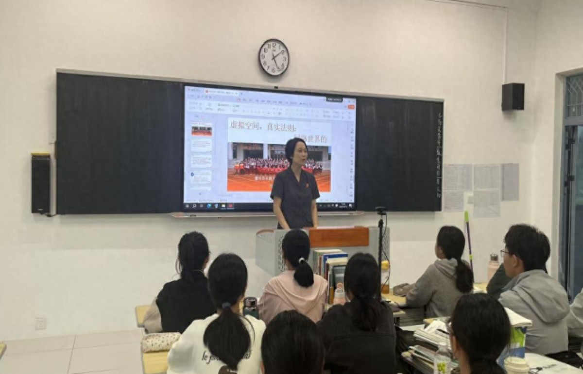 法治进校，护航青春！漯河高中开展“网络世界的行为边界”主题讲座