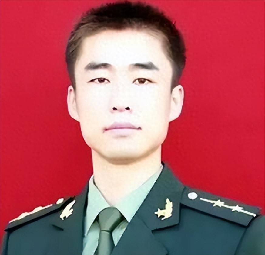 他是二炮军官，请假回家未归，上级打电话询问却意外得知其死讯