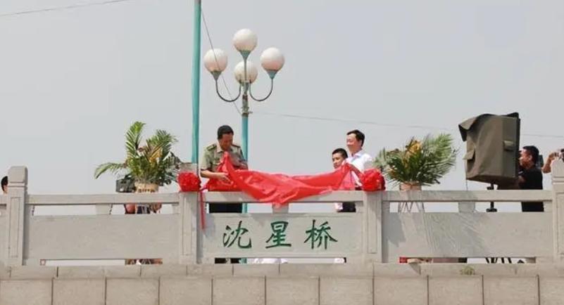 他是二炮军官，请假回家未归，上级打电话询问却意外得知其死讯