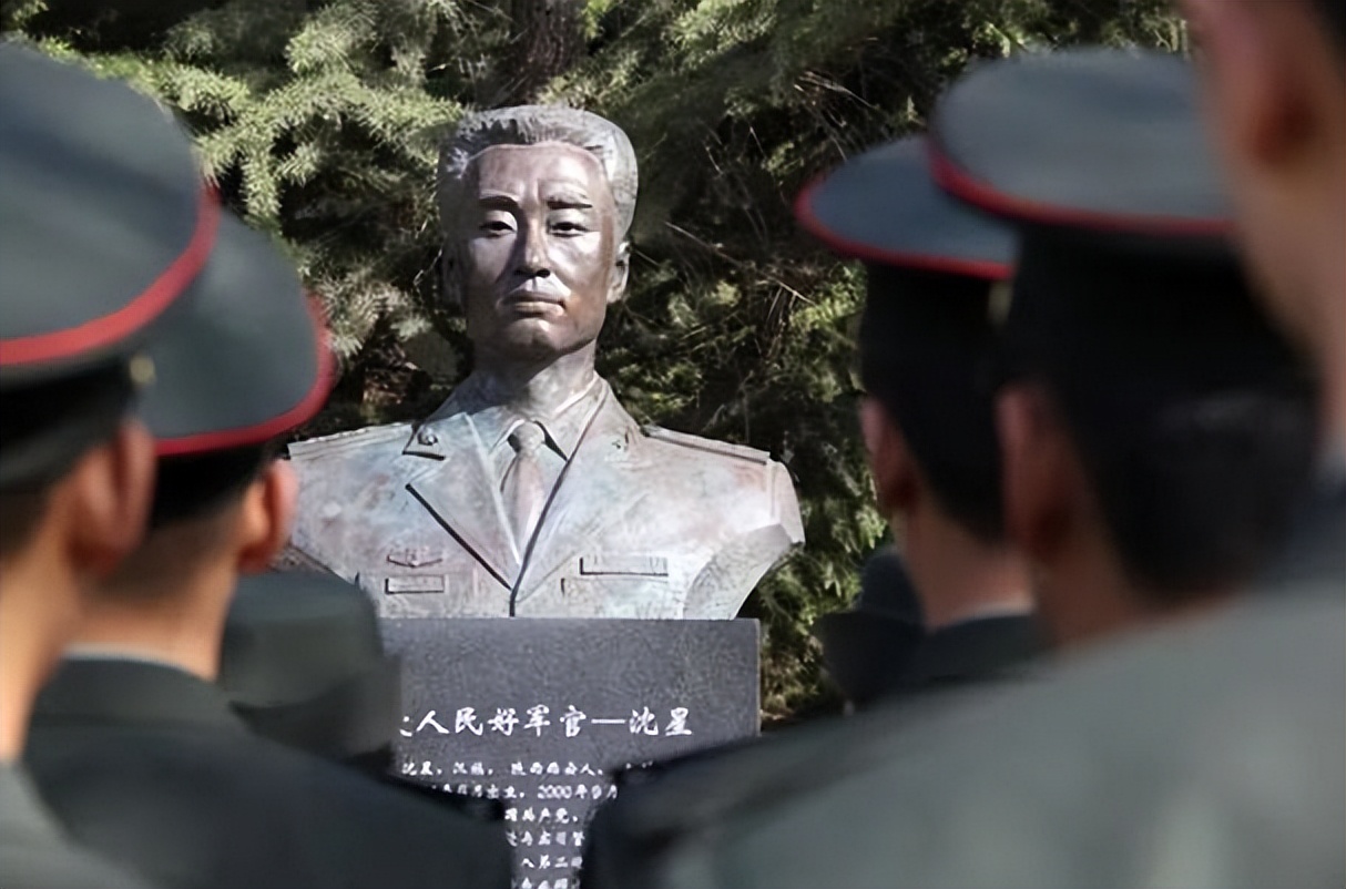 他是二炮军官，请假回家未归，上级打电话询问却意外得知其死讯