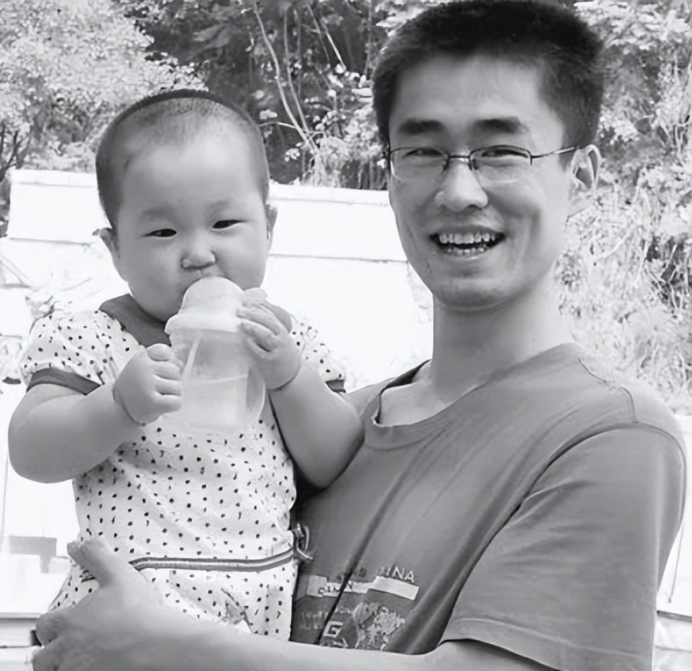 他是二炮军官，请假回家未归，上级打电话询问却意外得知其死讯