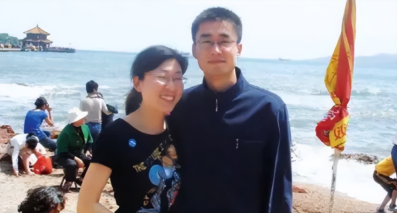 他是二炮军官，请假回家未归，上级打电话询问却意外得知其死讯