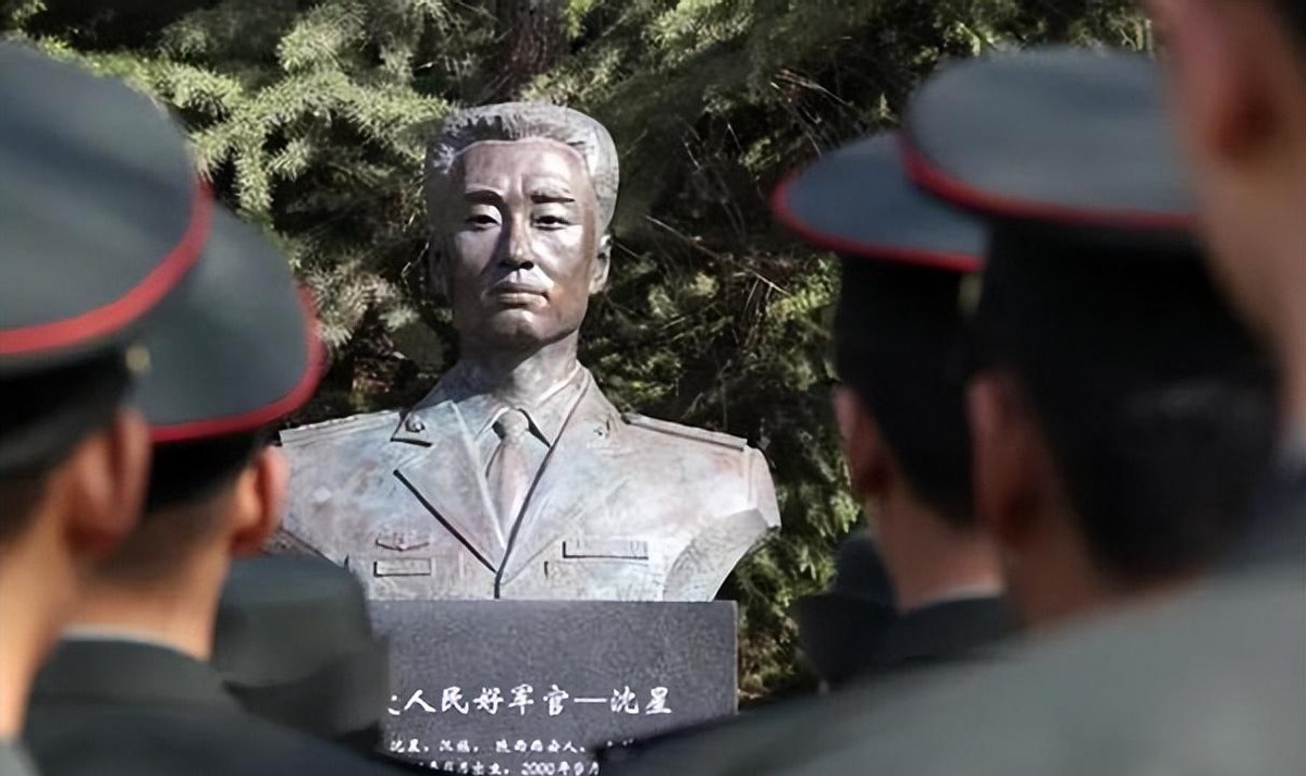 他是二炮军官，请假回家未归，上级打电话询问却意外得知其死讯