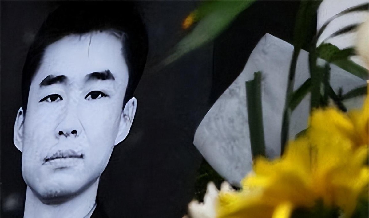 他是二炮军官，请假回家未归，上级打电话询问却意外得知其死讯