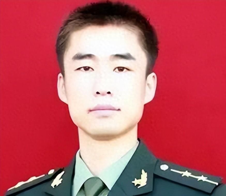 他是二炮军官，请假回家未归，上级打电话询问却意外得知其死讯