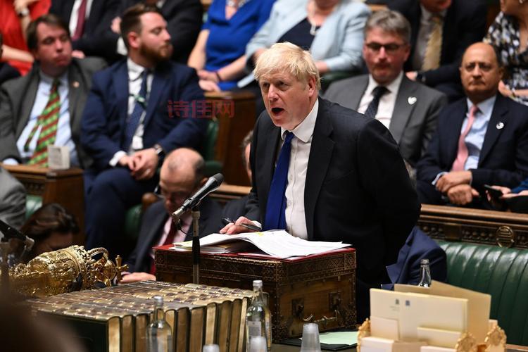 英国首相提醒默克尔静音，会议现场发生了什么？