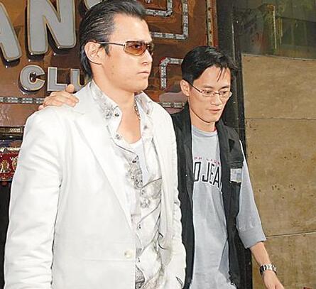 新义安“尖东霸王”李泰龙，向华强马仔嚣张跋扈，最终难逃被截杀