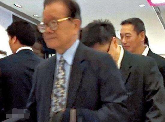 新义安“尖东霸王”李泰龙，向华强马仔嚣张跋扈，最终难逃被截杀