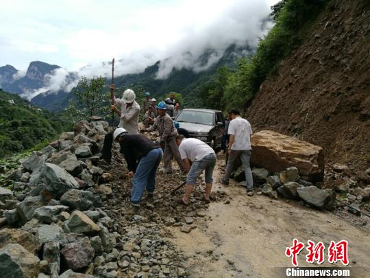 湖北五峰发生暴雨洪灾  2万余人受灾（组图）