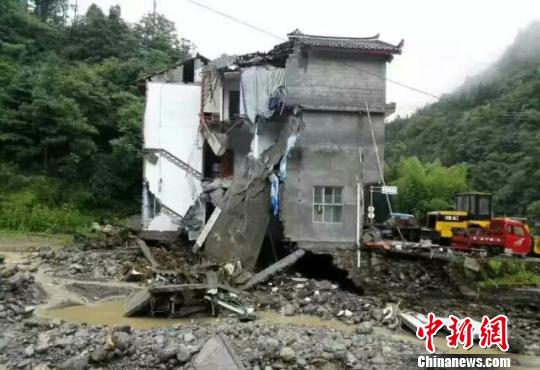 湖北五峰发生暴雨洪灾  2万余人受灾（组图）