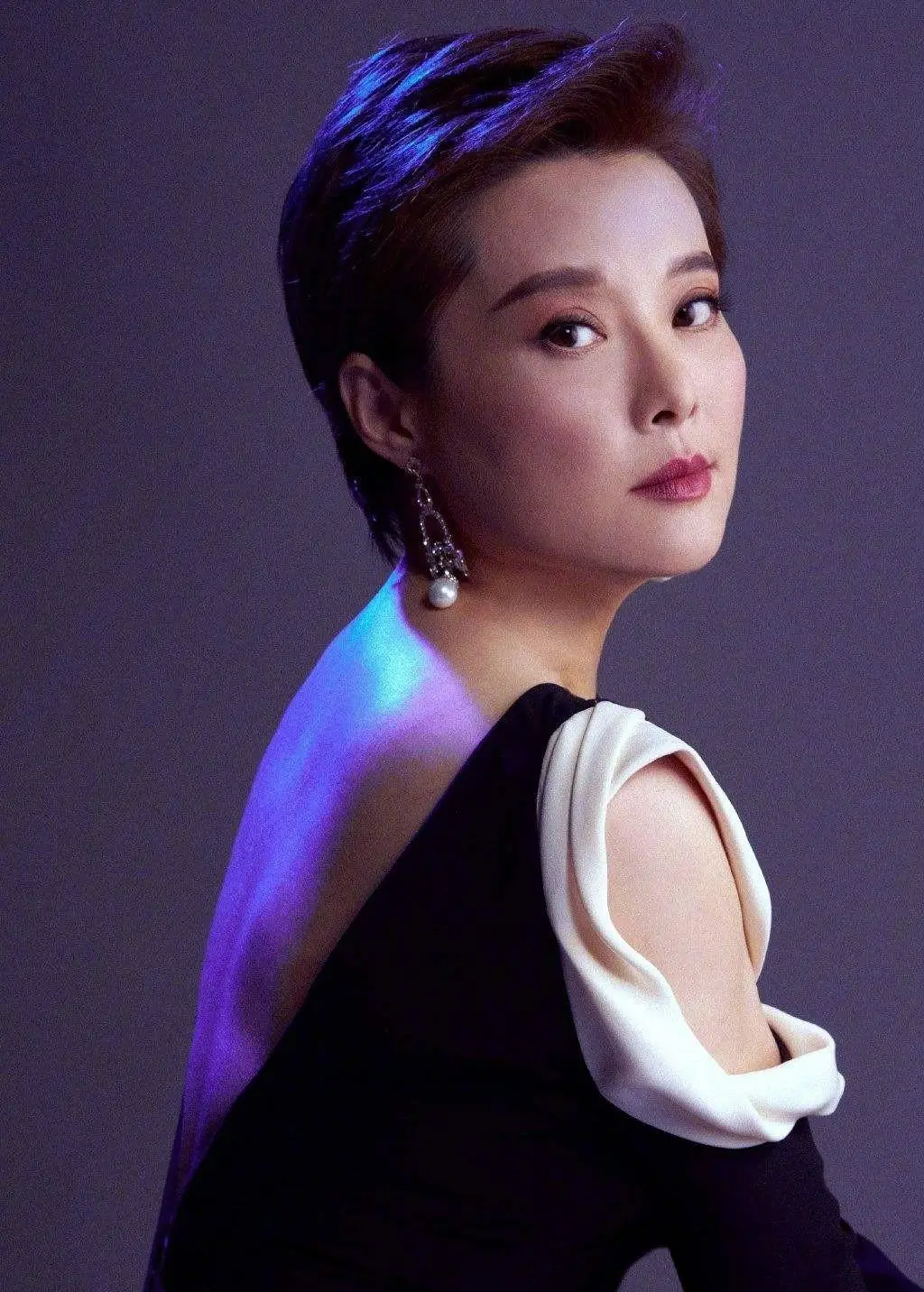 袁立：嫁给了外国人，才会知道中国男人的好，三婚终于收获幸福