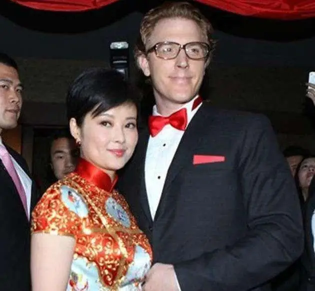 袁立：嫁给了外国人，才会知道中国男人的好，三婚终于收获幸福