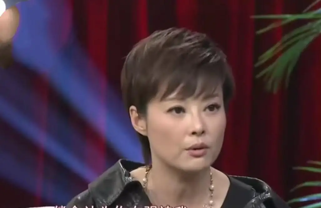 袁立：嫁给了外国人，才会知道中国男人的好，三婚终于收获幸福