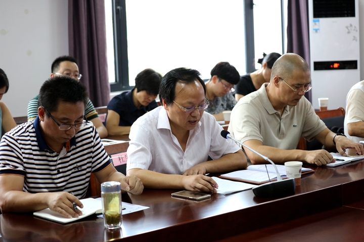 东阳城校办（一）开展“传承与创新”校长大讨论