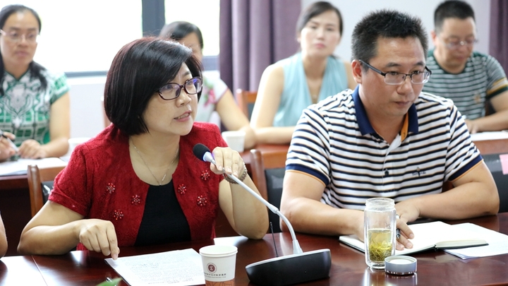 东阳城校办（一）开展“传承与创新”校长大讨论