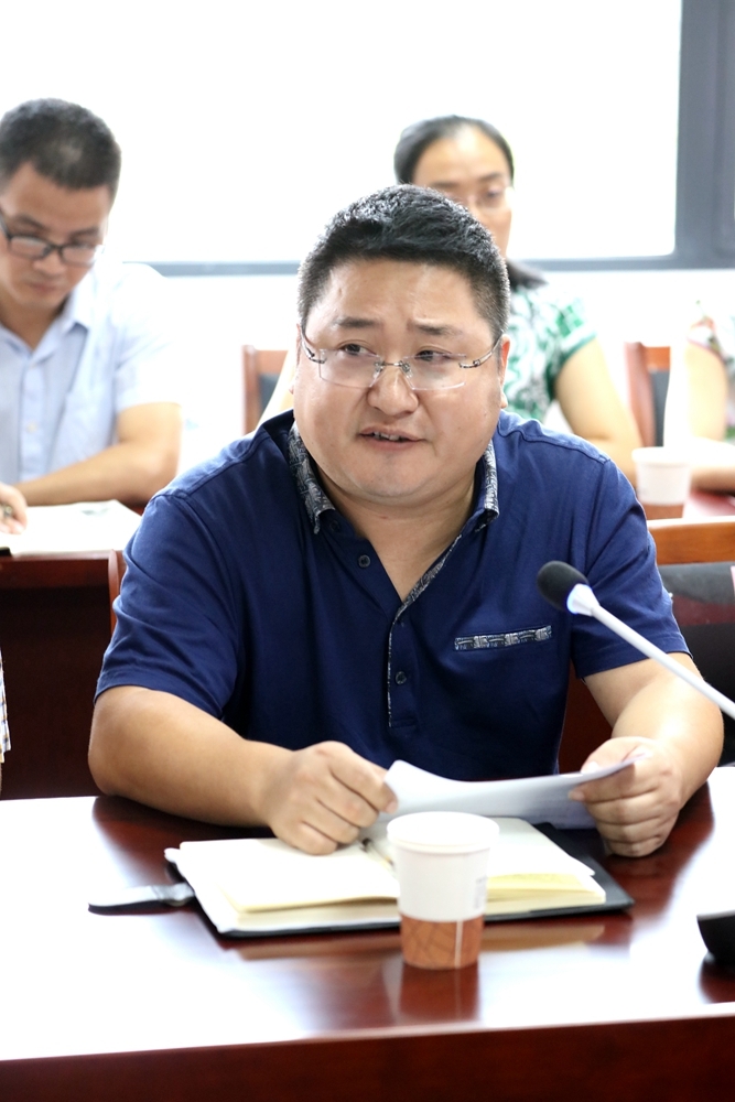 东阳城校办（一）开展“传承与创新”校长大讨论